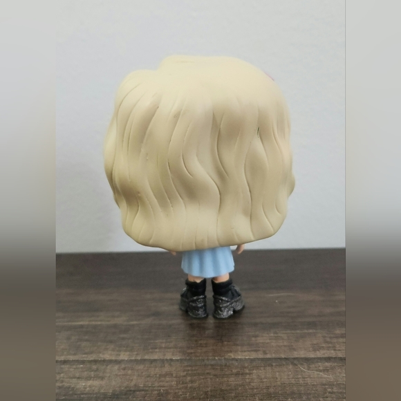 Funko Pop! Movies #261 Miss Peregrines Home: Emma Bloom Vinyl Figure - Picture 3 of 5